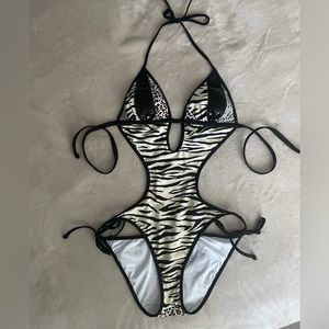 Guess one piece swimsuit